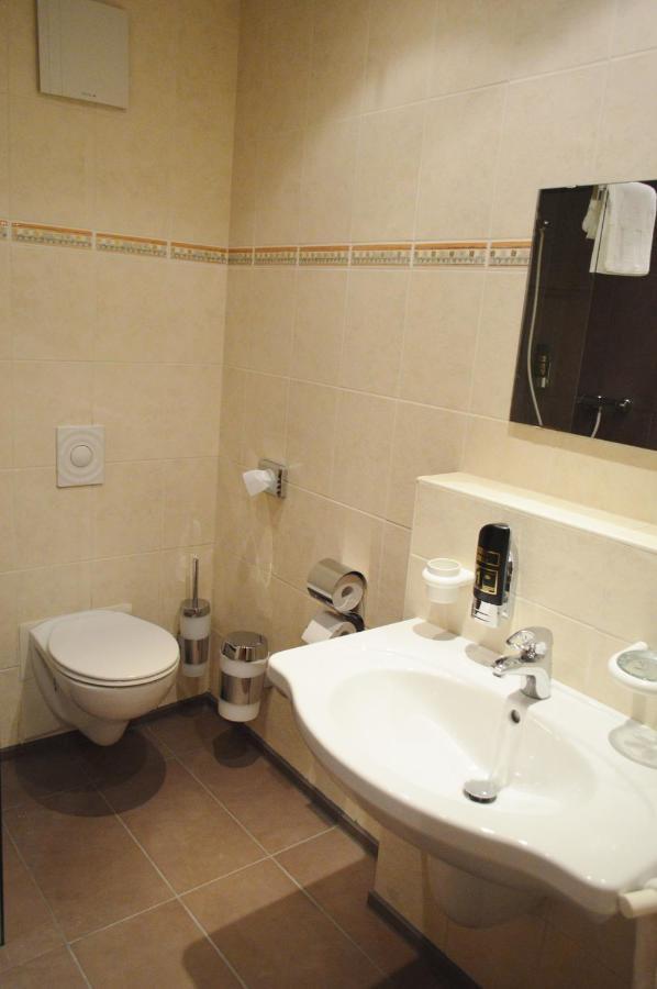 Hotel B8 Voerde Eksteriør bilde