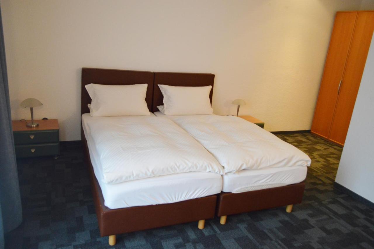 Hotel B8 Voerde Eksteriør bilde