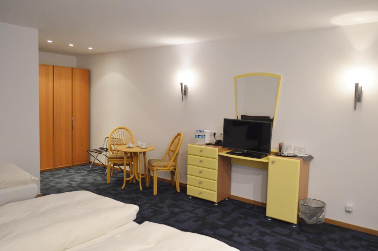 Hotel B8 Voerde Eksteriør bilde