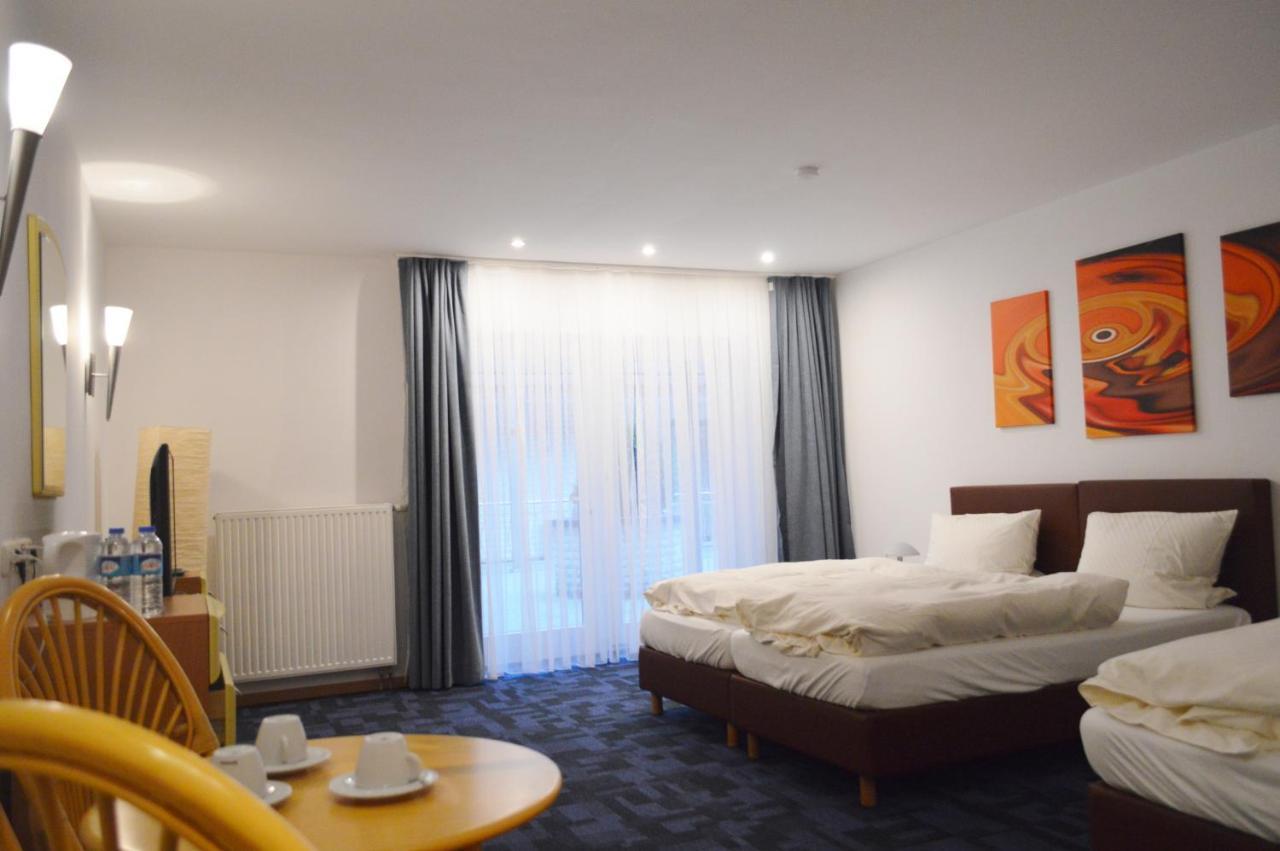 Hotel B8 Voerde Eksteriør bilde