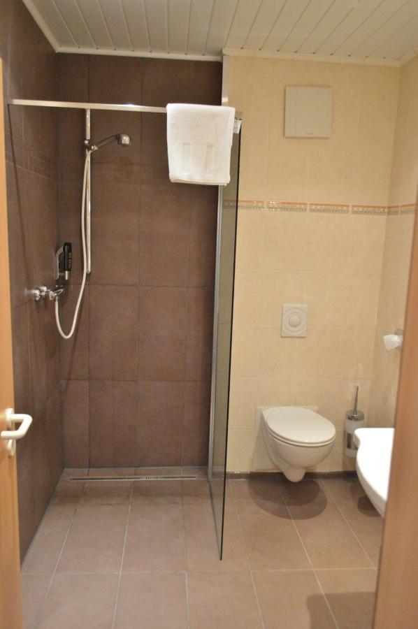 Hotel B8 Voerde Eksteriør bilde