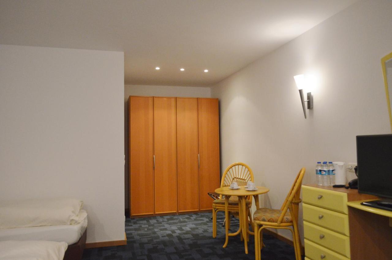Hotel B8 Voerde Eksteriør bilde